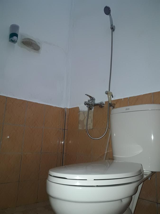 The Teuz B&B Labuan Bajo Exterior photo